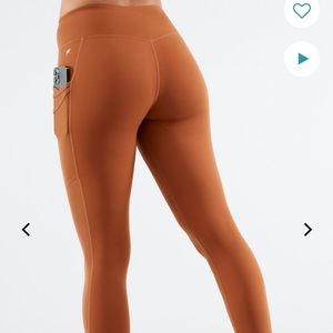 Fabletics Trinity Mid Rise w/ pockets 7/8 Leggings